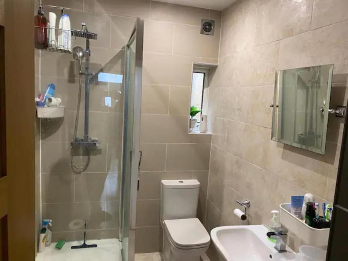 Modern 5 Bedroom Family House - 18 Mins To Station 伦敦 外观 照片